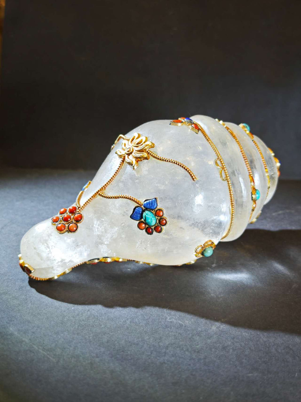 Healing Conch · Clear Quartz Ritual Ornament