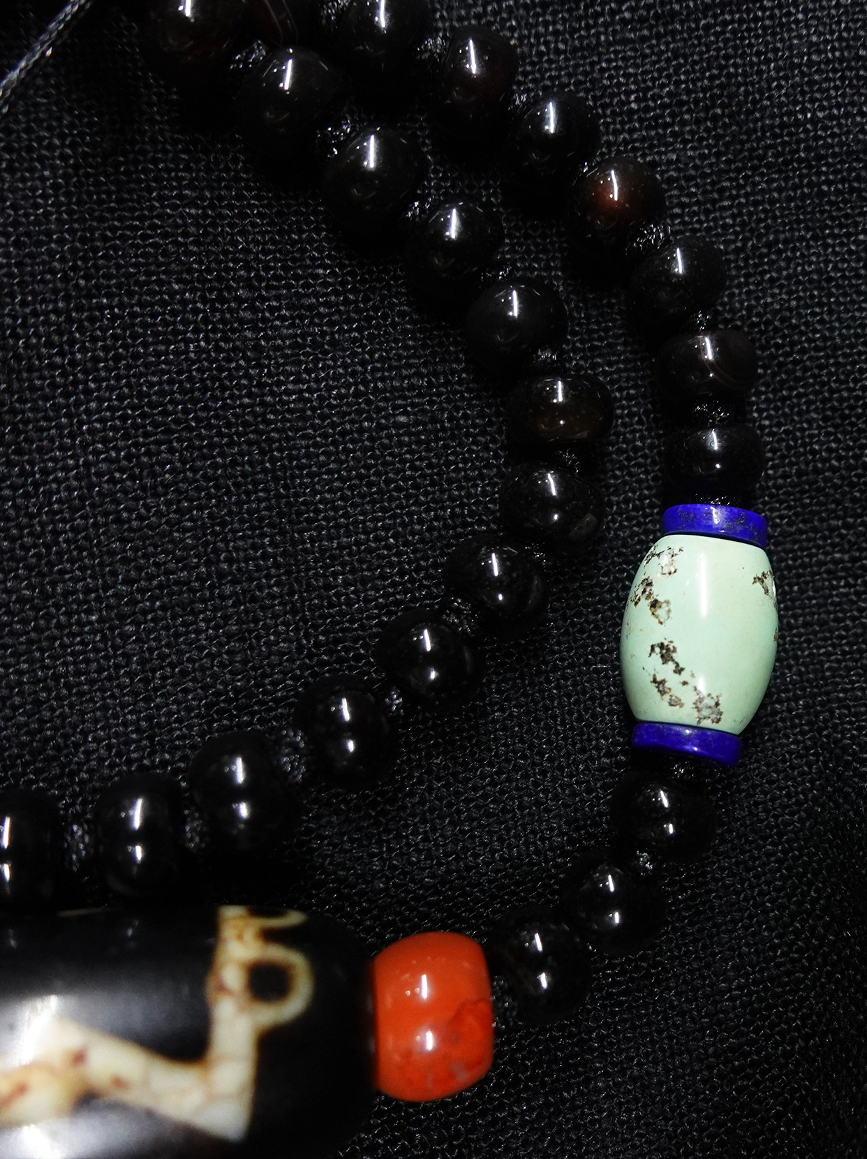 Himalayan Goddess Lotus Double-sided Dzi Bead Necklace