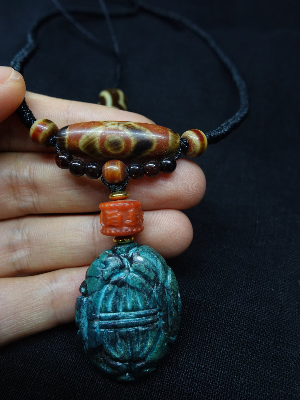 Old green Turquoise carving Three-eyed broken Dzi bead necklace