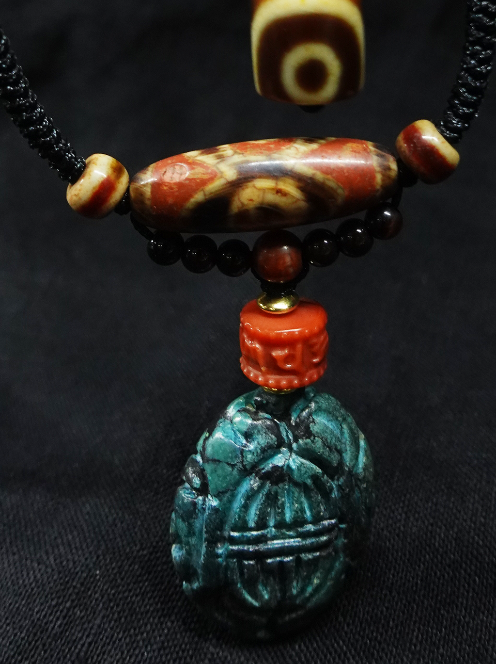 Old green Turquoise carving Three-eyed broken Dzi bead necklace