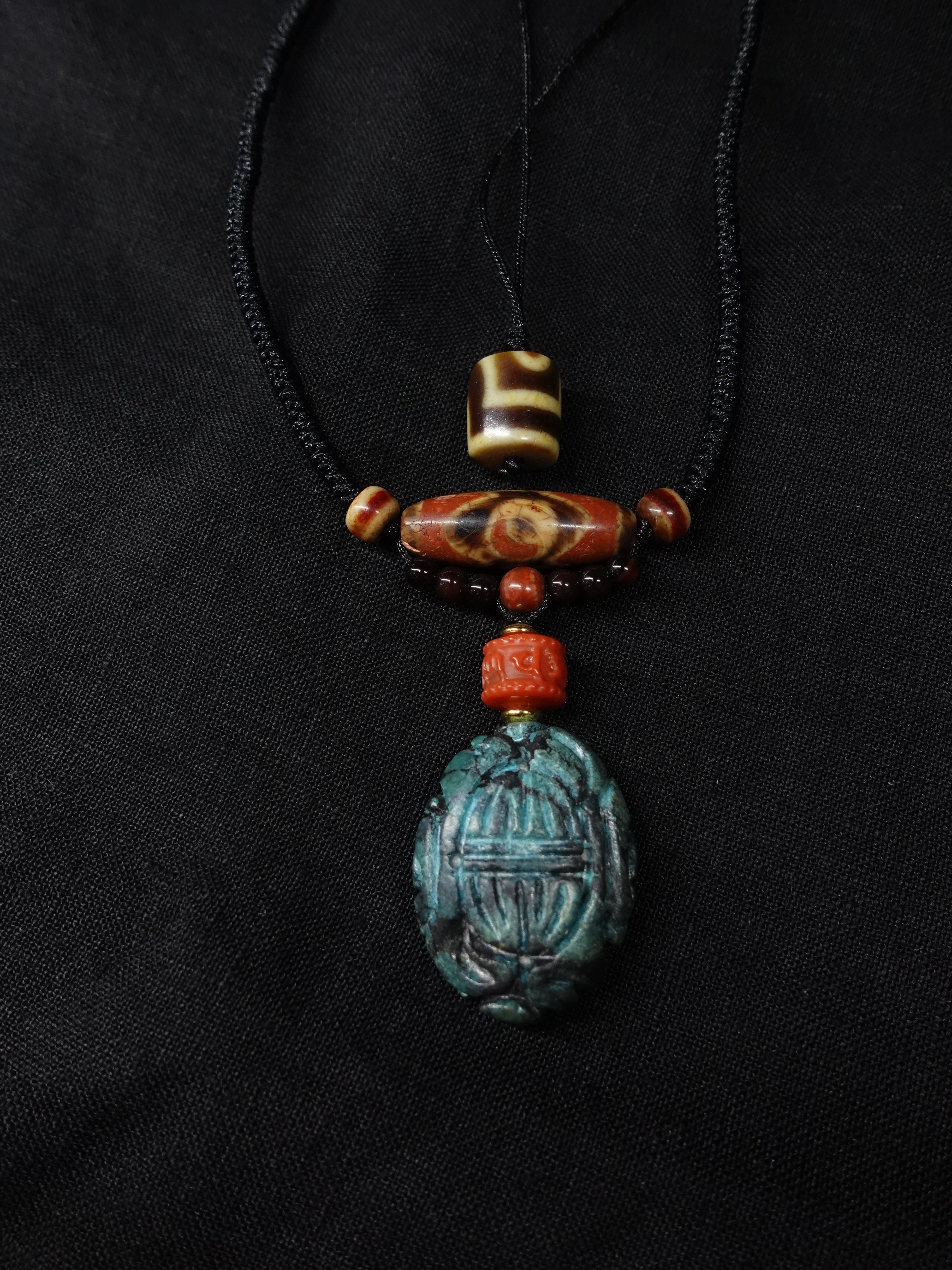 Old green Turquoise carving Three-eyed broken Dzi bead necklace