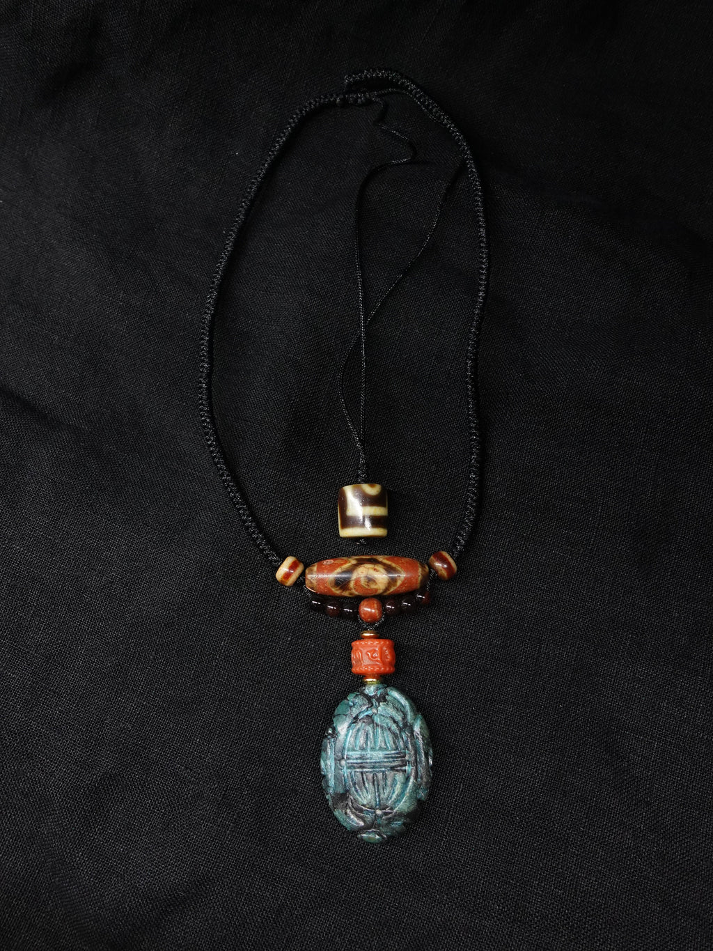 Old green Turquoise carving Three-eyed broken Dzi bead necklace