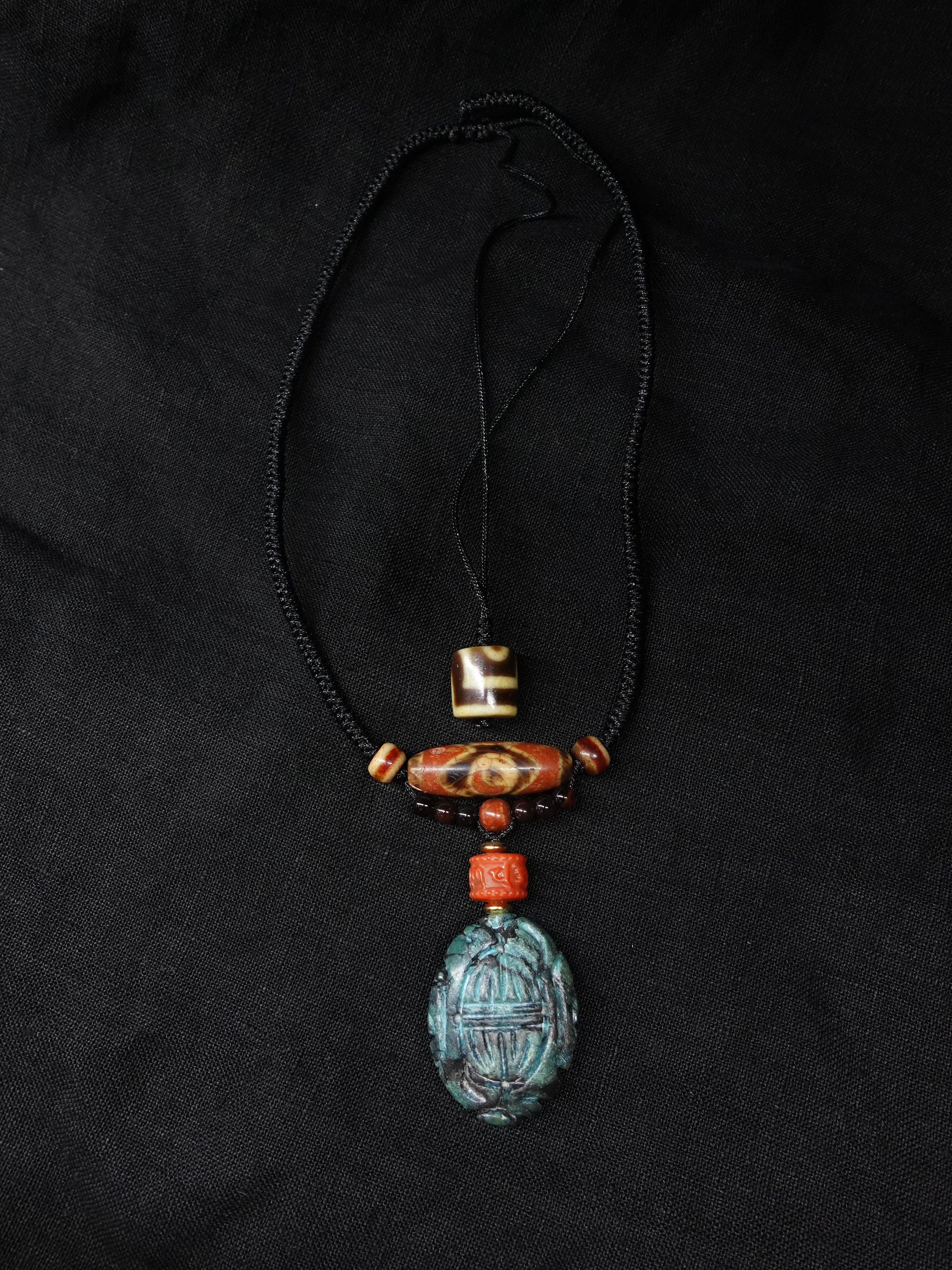 Old green Turquoise carving Three-eyed broken Dzi bead necklace
