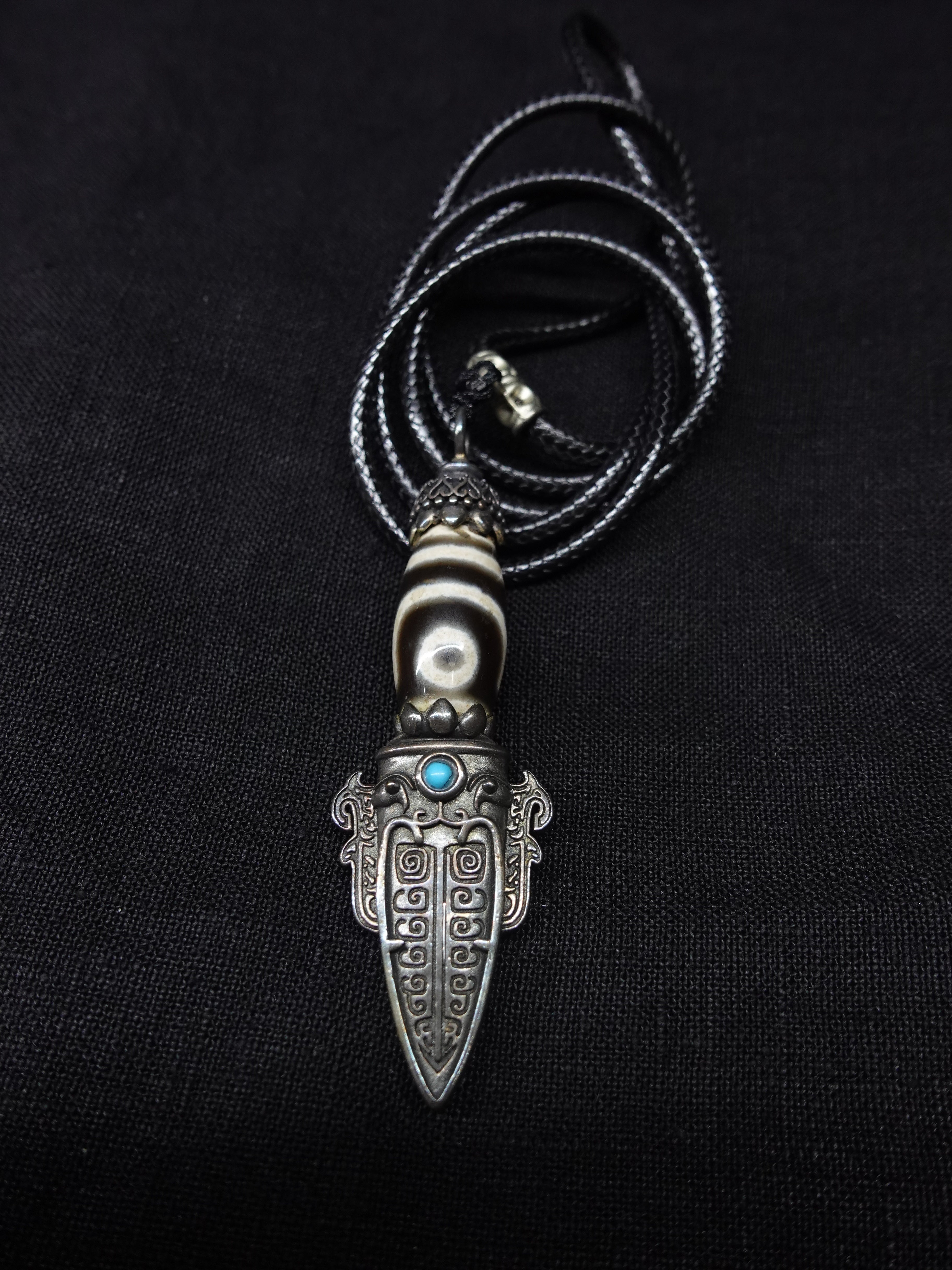Two-eyed Dzi vajra necklace