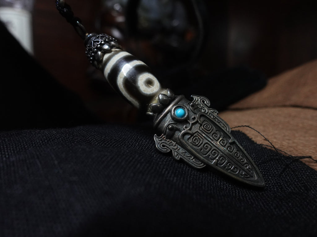 Two-eyed Dzi vajra necklace