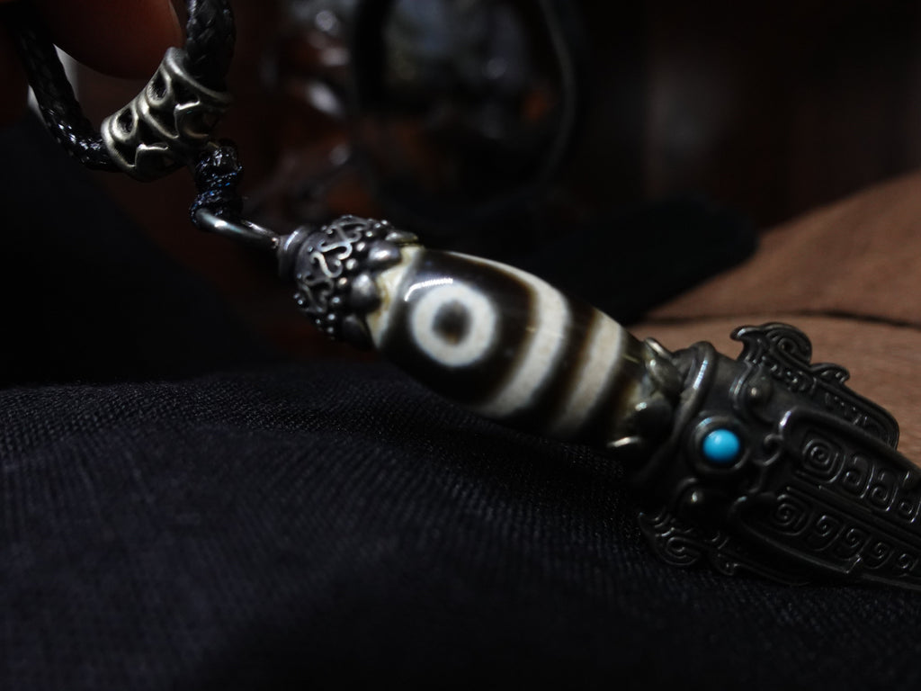 Two-eyed Dzi vajra necklace