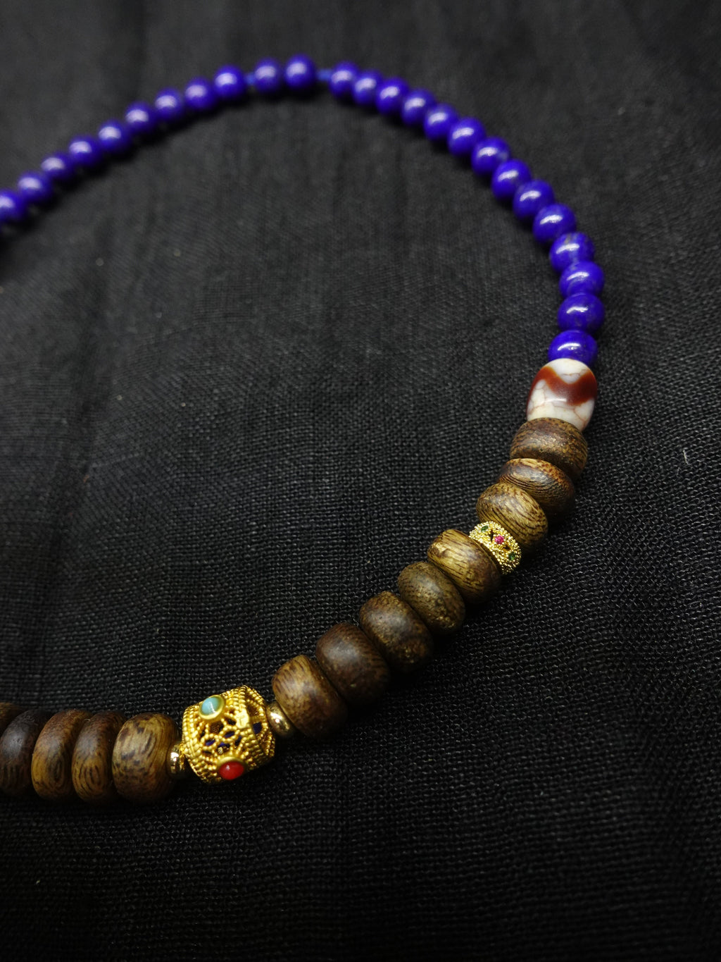 Lapis lazuli, agarwood, red coral, double-circle bracelet