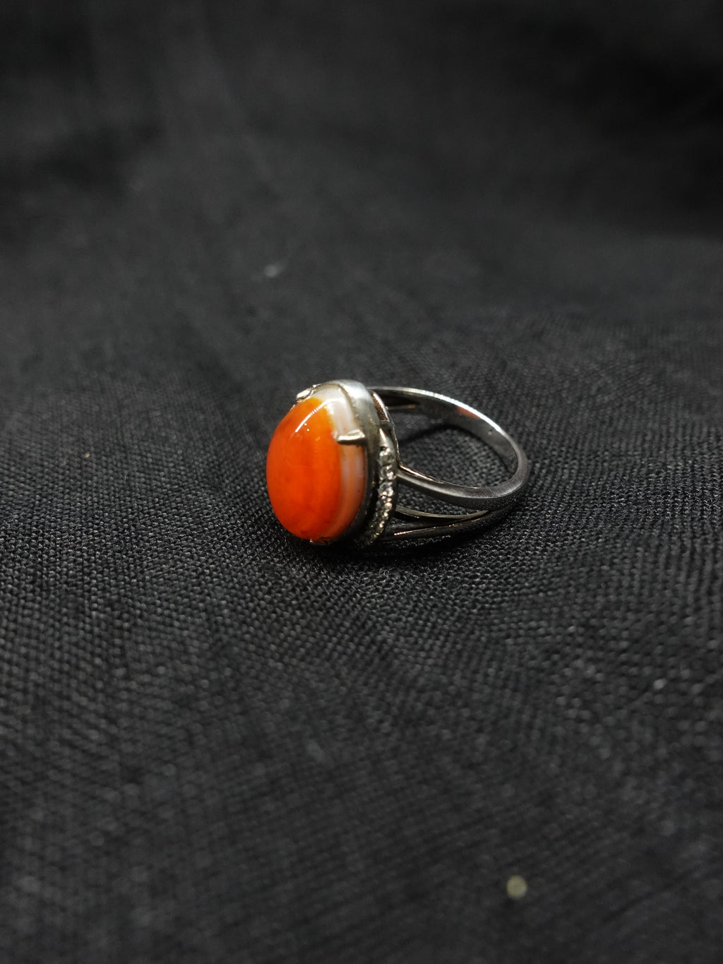 Diamond-encrusted eye-shaped South Red ring