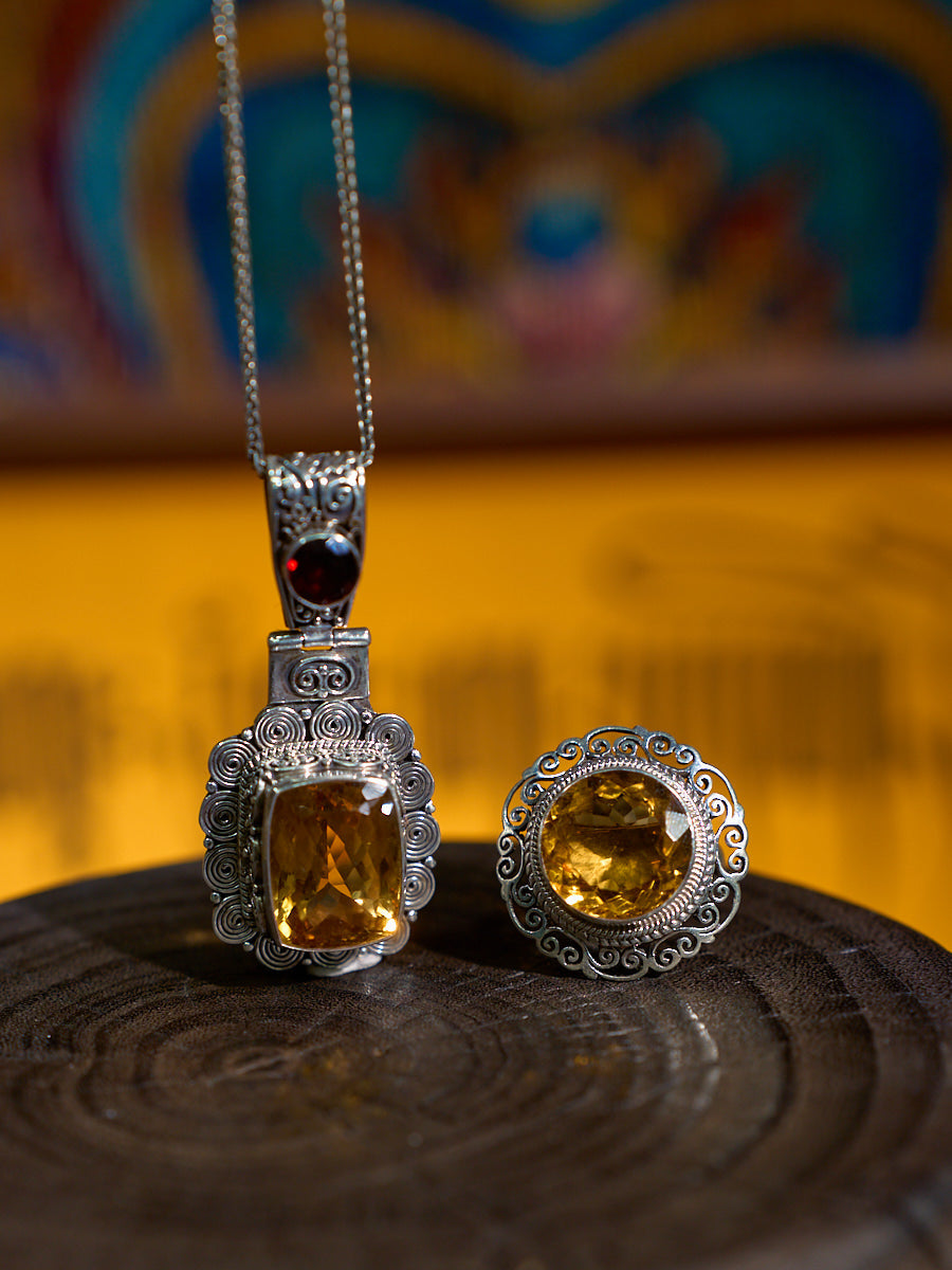 Radiance of Prosperity Necklace with Citrine – A Himalayan Symbol of Wealth and Spiritual Abundance