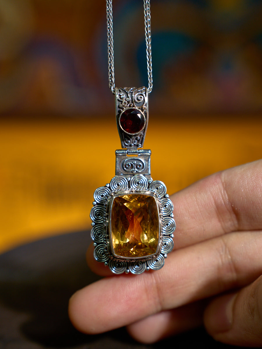 Radiance of Prosperity Necklace with Citrine – A Himalayan Symbol of Wealth and Spiritual Abundance
