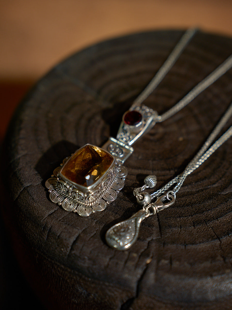 Radiance of Prosperity Necklace with Citrine – A Himalayan Symbol of Wealth and Spiritual Abundance