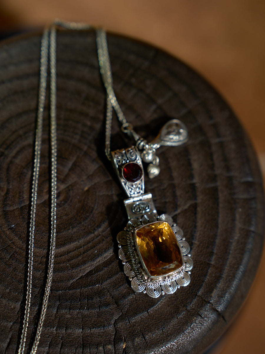 Radiance of Prosperity Necklace with Citrine – A Himalayan Symbol of Wealth and Spiritual Abundance