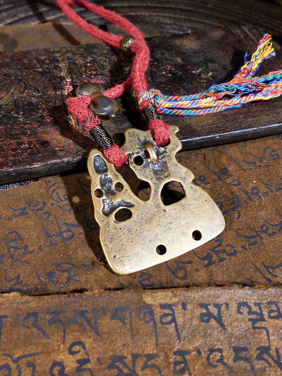 Ancient Thokcha Vajrapāṇi & Shakyamuni Six-Mantra Necklace