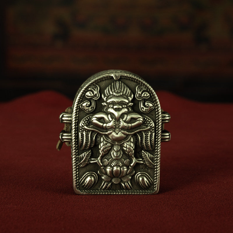 Qing Dynasty Tibetan Pure Silver Garuda Protector Gau Box – Master Craftwork, Personal Amulet Reliquary