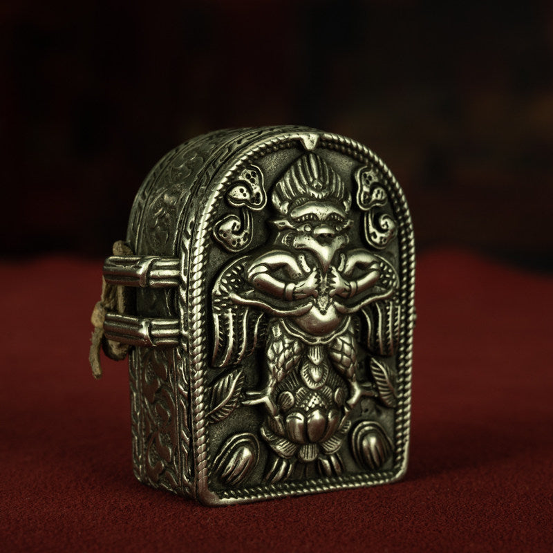 Qing Dynasty Tibetan Pure Silver Garuda Protector Gau Box – Master Craftwork, Personal Amulet Reliquary