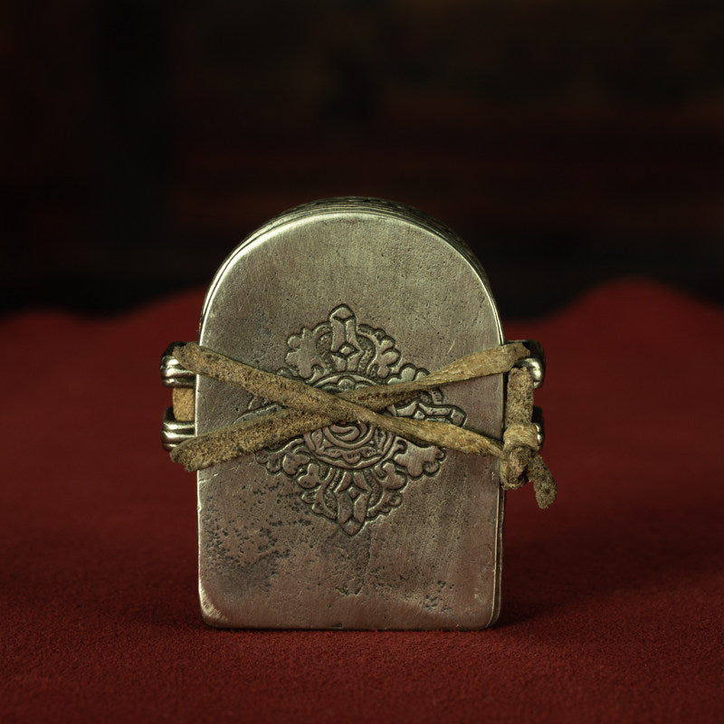 Qing Dynasty Tibetan Pure Silver Garuda Protector Gau Box – Master Craftwork, Personal Amulet Reliquary