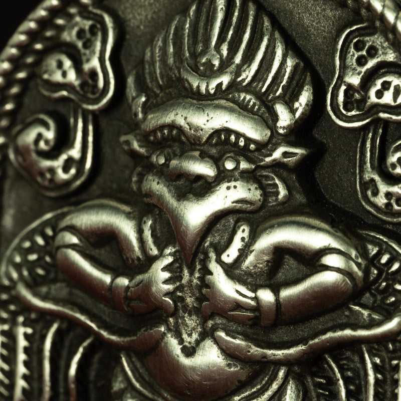 Qing Dynasty Tibetan Pure Silver Garuda Protector Gau Box – Master Craftwork, Personal Amulet Reliquary