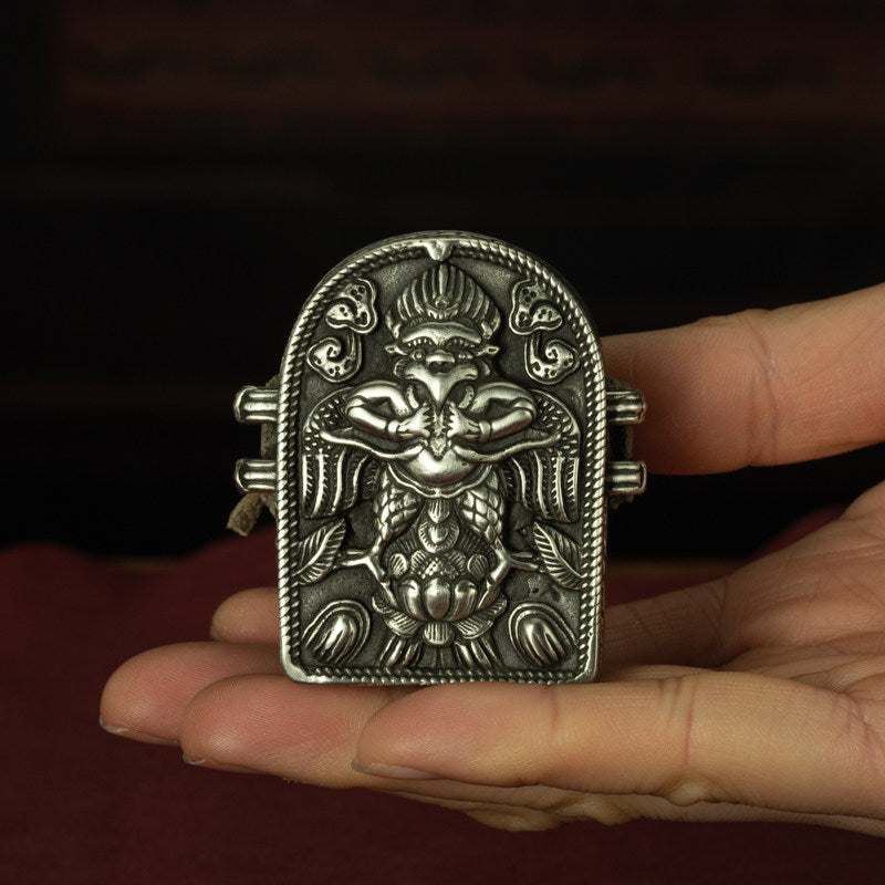 Qing Dynasty Tibetan Pure Silver Garuda Protector Gau Box – Master Craftwork, Personal Amulet Reliquary