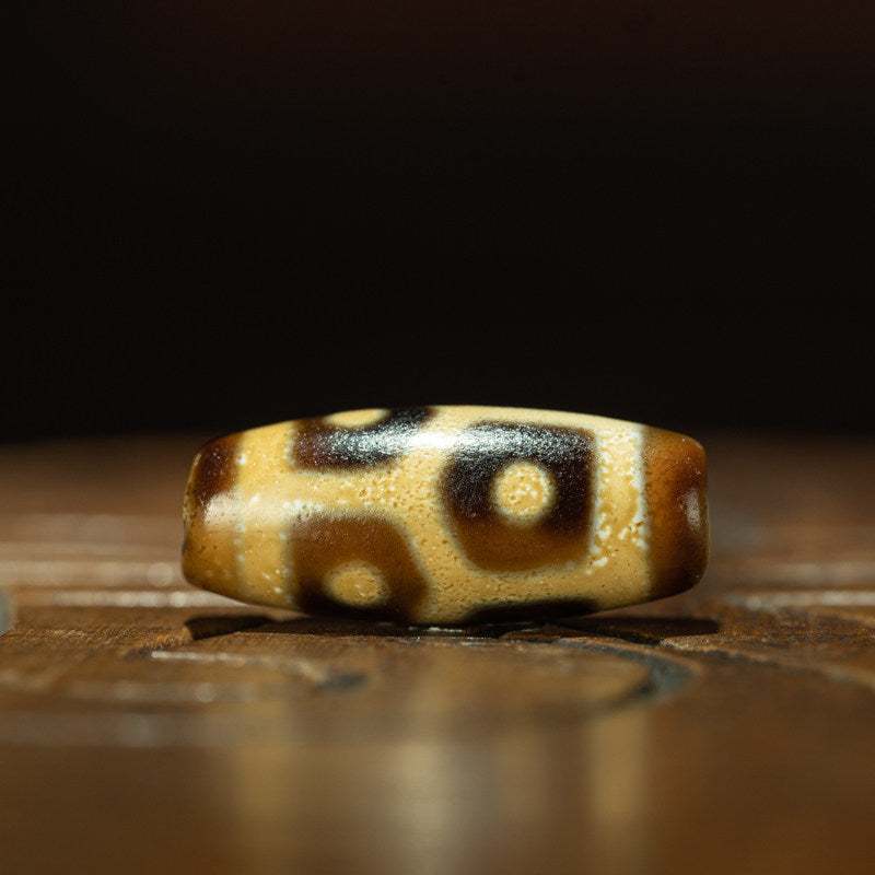 Tibetan Tortoiseshell Six-Eye Dzi Bead – Rare Ivory Yellow, Solid Eye Pattern, Nine-Eye Shale