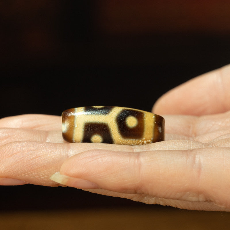 Tibetan Tortoiseshell Six-Eye Dzi Bead – Rare Ivory Yellow, Solid Eye Pattern, Nine-Eye Shale
