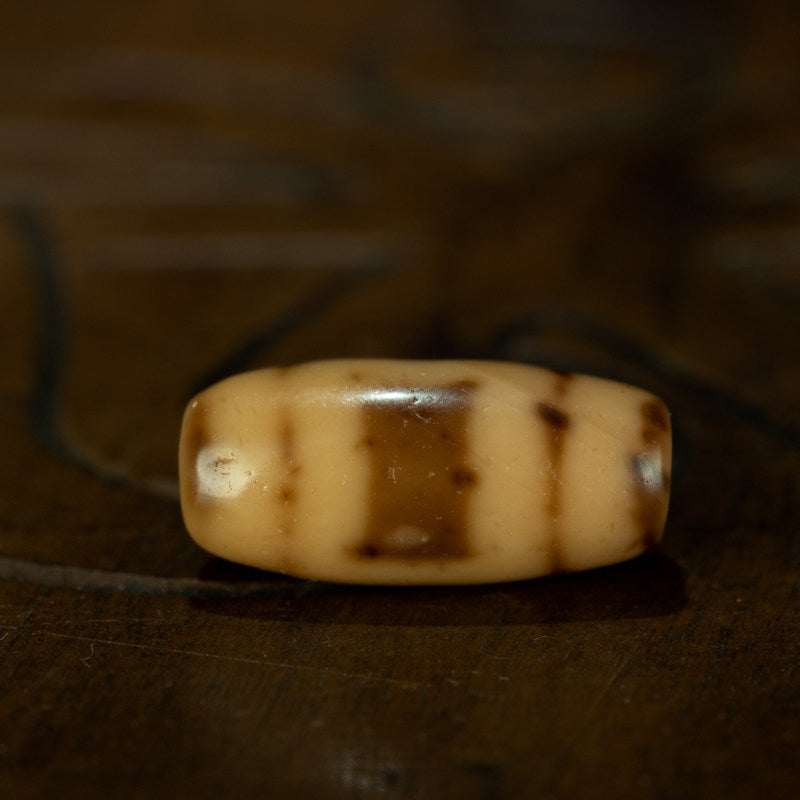 Tibetan Millennium Pure Ivory-Brown Heaven-Earth Dzi Bead – Top Condition, Nine-Eye Shale Antique