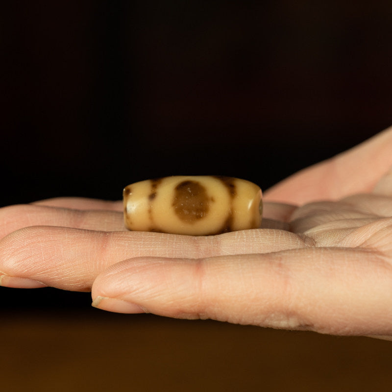 Tibetan Millennium Pure Ivory-Brown Heaven-Earth Dzi Bead – Top Condition, Nine-Eye Shale Antique