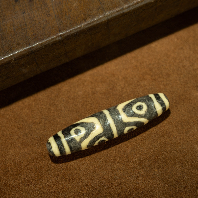 Qing Dynasty Tibetan Upper Tantric College Eight-Eye Dzi Bead – Gyütö Monastery Ritual Glass Bead