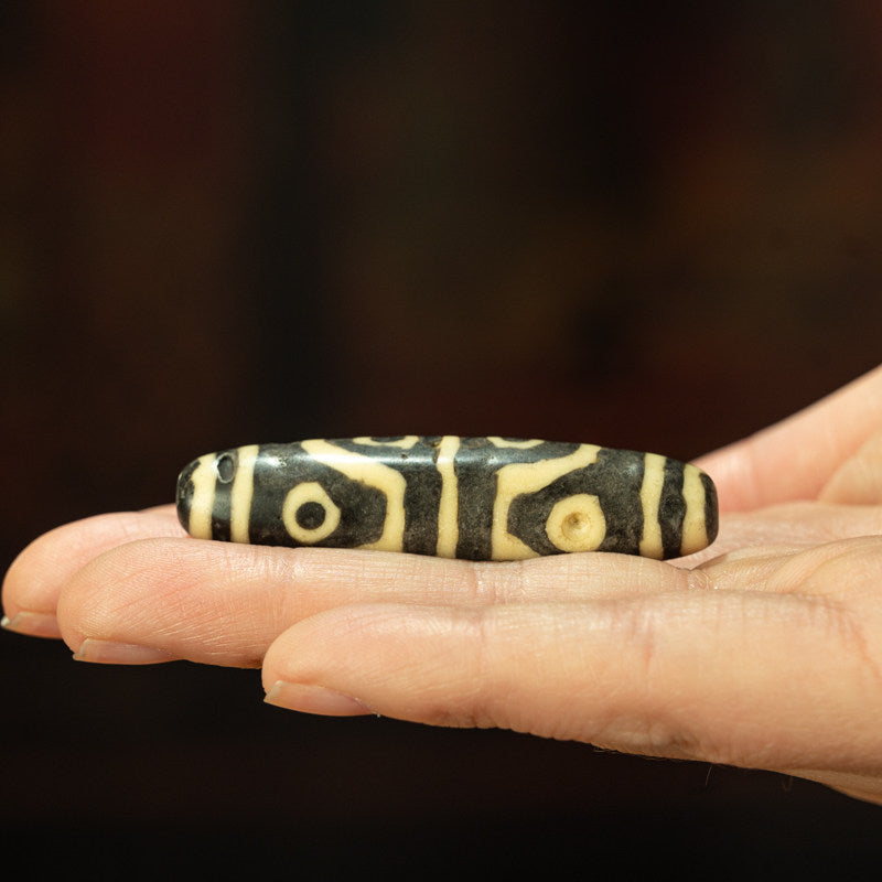 Qing Dynasty Tibetan Upper Tantric College Eight-Eye Dzi Bead – Gyütö Monastery Ritual Glass Bead