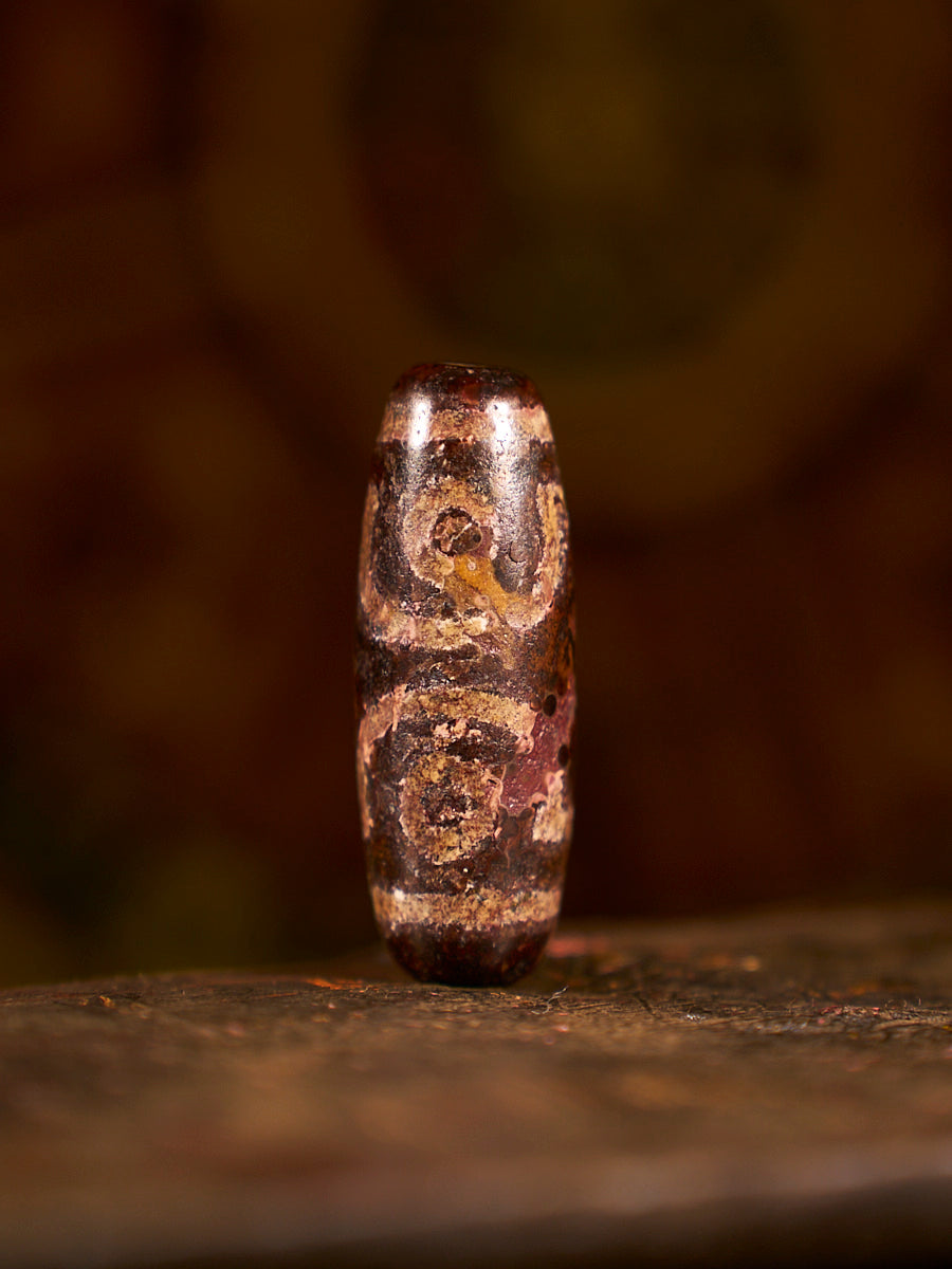 Tibetan Zhangzhung Era Three-Eyed Treasure Canopy Agate Dzi Bead