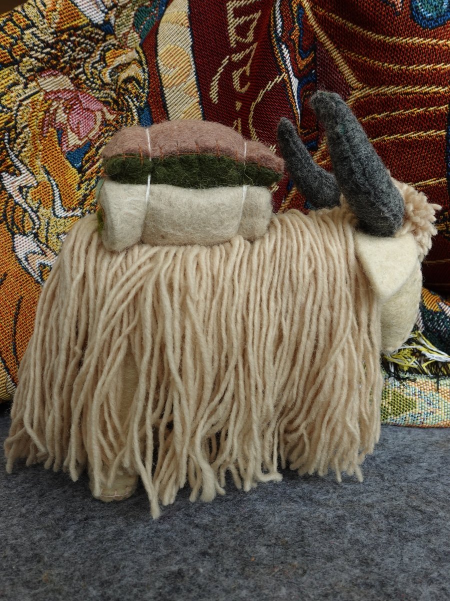 Handcrafted Yak Wool Yak Figure – Natural Elegance & Artisan Craftsmanship