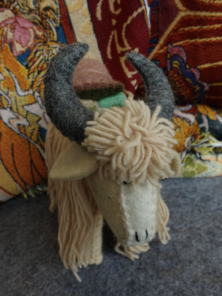 Handcrafted Yak Wool Yak Figure – Natural Elegance & Artisan Craftsmanship