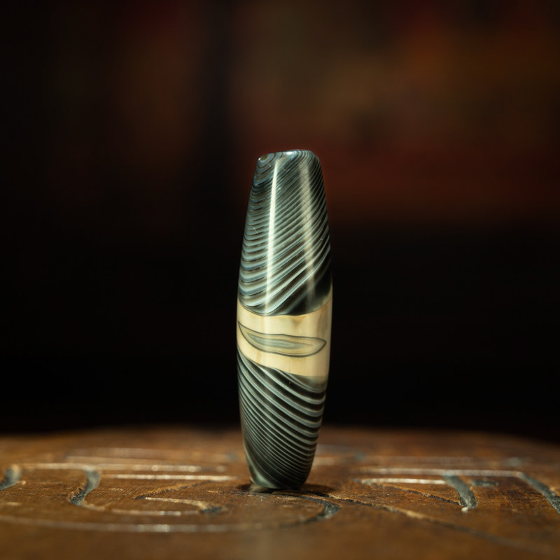 Tibetan Millennium Grey-Skin Blue-Soaked Buddha-Eye Qiong Banded Agate Bead – Ming Dynasty Stupa Relic