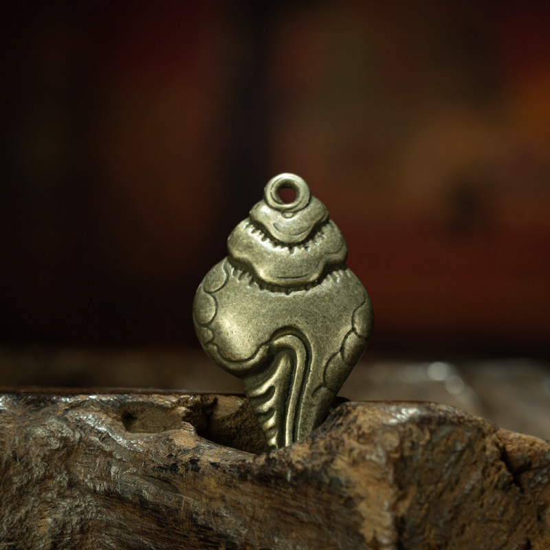 Ming Dynasty Tibetan Sky Iron Carved Conch Shell Thogchag Pendant – Rare Totem, Perfect Condition