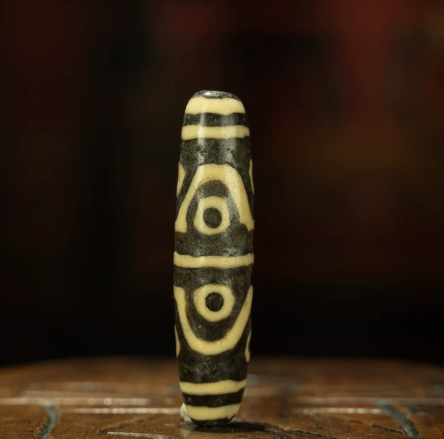 Qing Dynasty Tibetan Upper Tantric College Eight-Eye Dzi Bead – Gyütö Monastery Ritual Glass Bead
