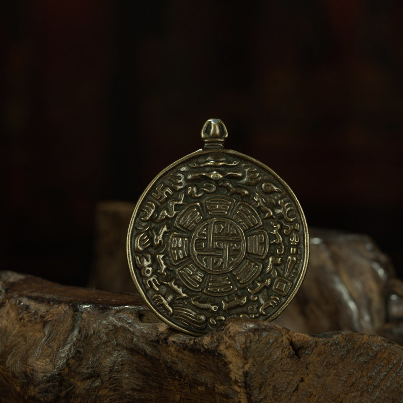 Qing Dynasty Tibetan Nine Palace Bagua Zodiac Zhipazha Bronze Pendant – Rare "Bawang Bear" Edition