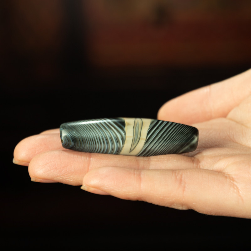 Tibetan Millennium Grey-Skin Blue-Soaked Buddha-Eye Qiong Banded Agate Bead – Ming Dynasty Stupa Relic