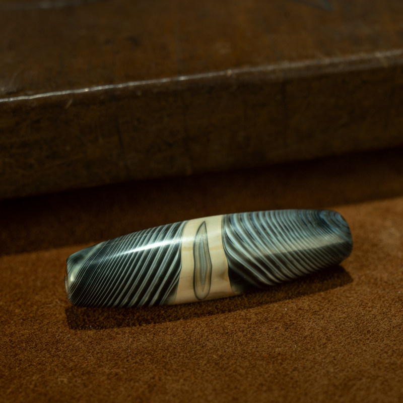 Tibetan Millennium Grey-Skin Blue-Soaked Buddha-Eye Qiong Banded Agate Bead – Ming Dynasty Stupa Relic